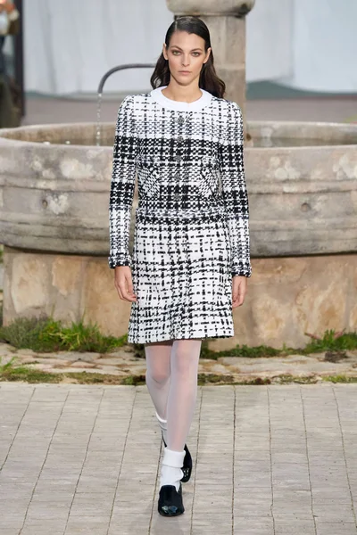Look 1